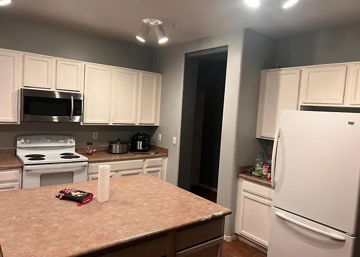 West Valley Spacious 2 94th